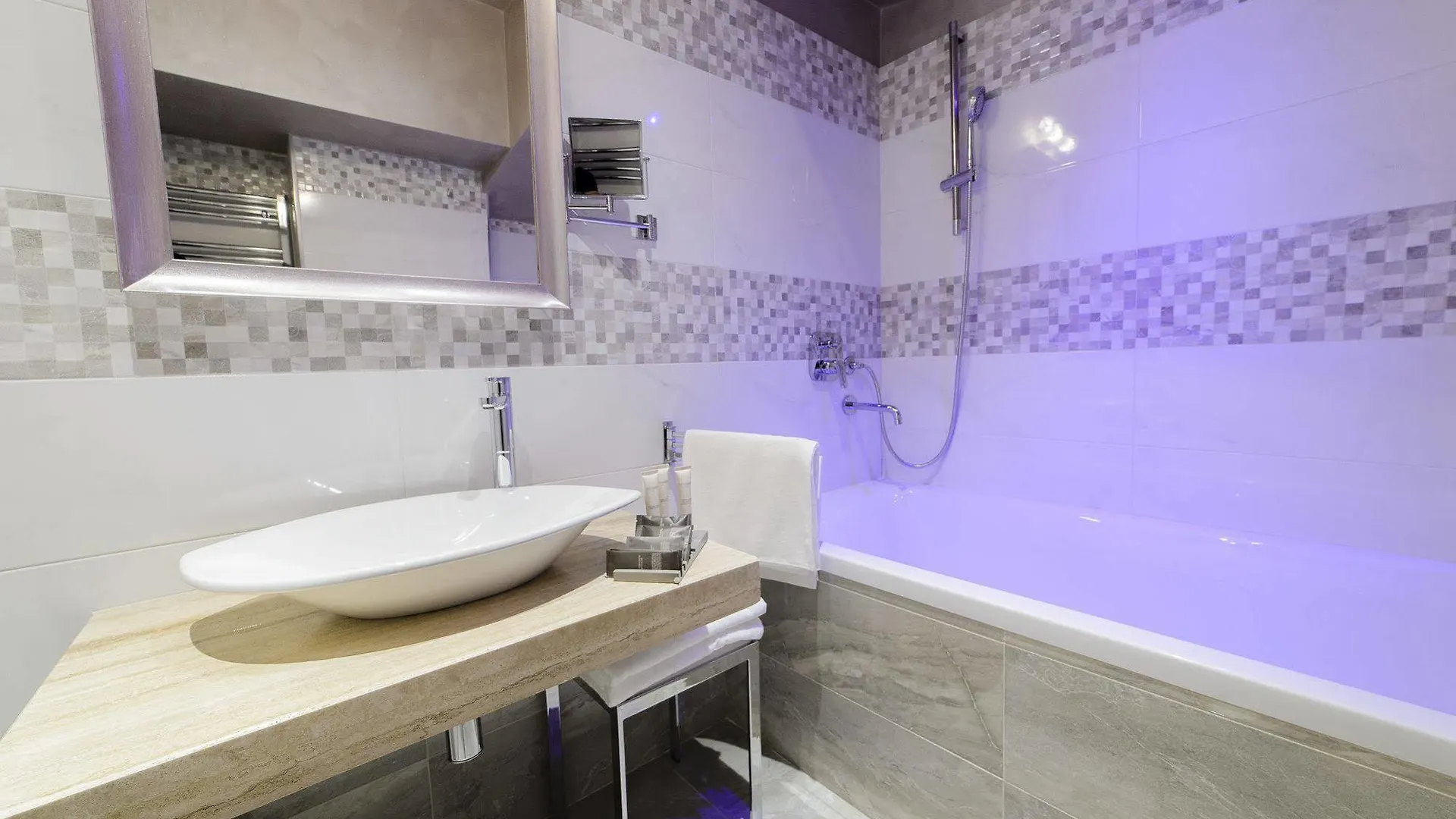 Hotel Vespasiano Roma 4*,  Italia
